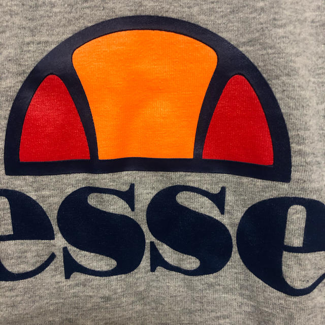 ellesse(エレッセ)のエレッセ　Tシャツ　グレー　Mサイズ メンズのトップス(Tシャツ/カットソー(半袖/袖なし))の商品写真