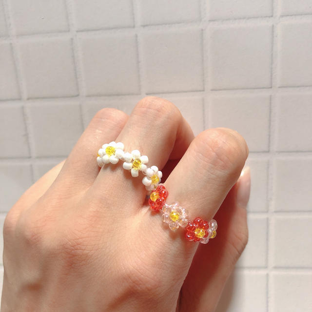 レッドリング　デイジーリング　ビーズリング　비즈반지　ハンドメイド ハンドメイドのアクセサリー(リング)の商品写真