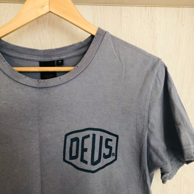 Deus ex Machina(デウスエクスマキナ)のDEUS deus ダメージ加工 TEE Tシャツ　XS メンズのトップス(Tシャツ/カットソー(半袖/袖なし))の商品写真