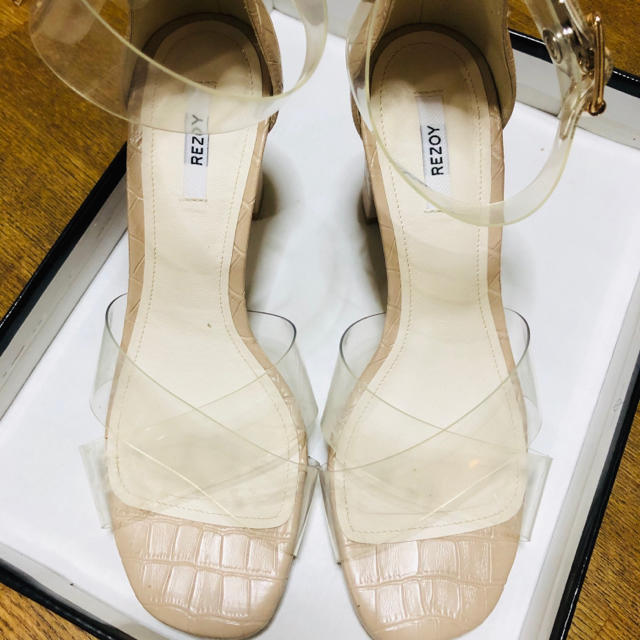 REZOY(リゾイ)のカラースエードクロスサンダル レディースの靴/シューズ(サンダル)の商品写真
