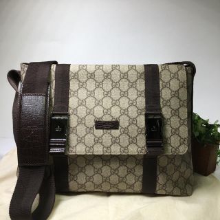 グッチ(Gucci)の美品✨GUCCI メッセンジャー　バッグ(メッセンジャーバッグ)