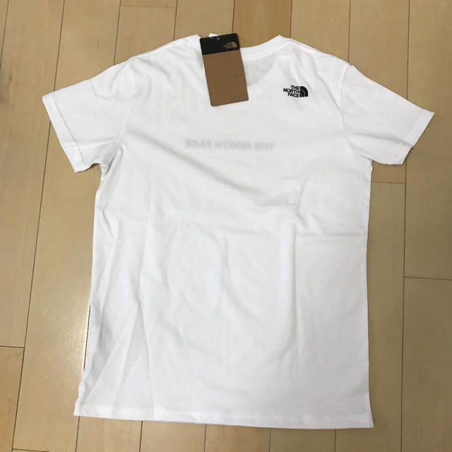 THE NORTH FACE(ザノースフェイス)の【新品未使用】ノースフェース Logo Embroidered Teeレディース レディースのトップス(Tシャツ(半袖/袖なし))の商品写真