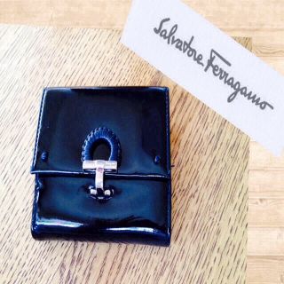 フェラガモ(Ferragamo)のフェラガモ★エナメル短財布♡(財布)