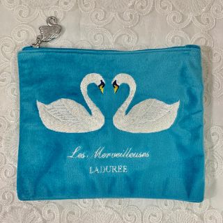 レメルヴェイユーズラデュレ(Les Merveilleuses LADUREE)のラデュレ クリスマス限定 スワン刺繍ポーチ(ポーチ)