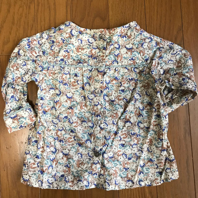 子供服 花柄ブラウス キッズ/ベビー/マタニティのベビー服(~85cm)(シャツ/カットソー)の商品写真