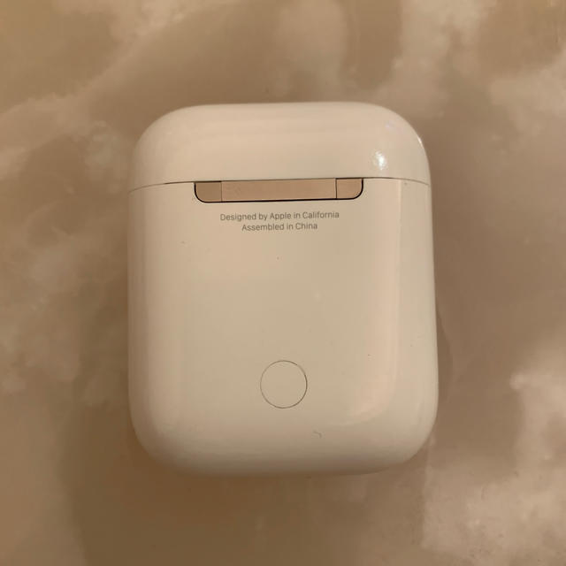 Apple(アップル)のAirPods エアーポッズ　第一世代 スマホ/家電/カメラのオーディオ機器(ヘッドフォン/イヤフォン)の商品写真