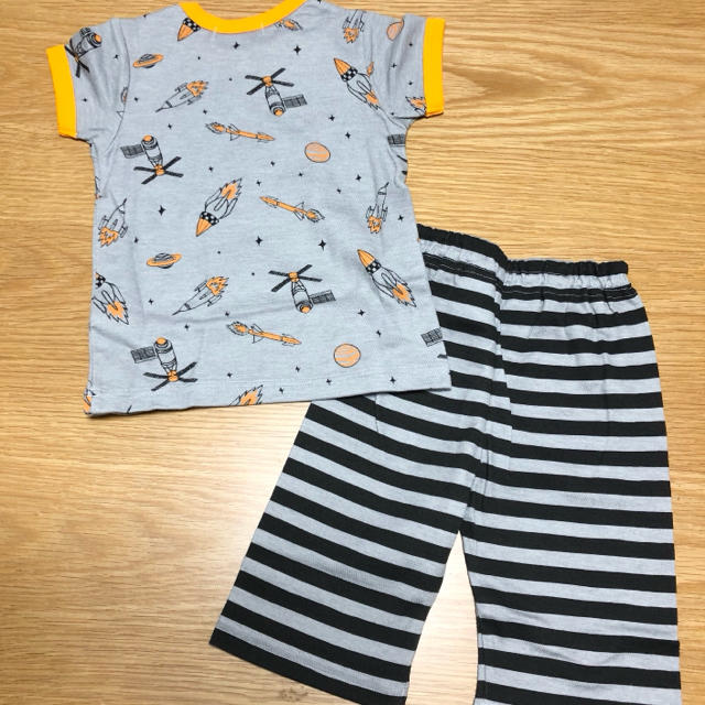 ampersand(アンパサンド)のampersand宇宙柄男の子向けパジャマ90cm キッズ/ベビー/マタニティのキッズ服男の子用(90cm~)(パジャマ)の商品写真