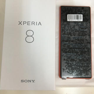 エクスペリア(Xperia)のXperia 8 オレンジ 64 GB au(スマートフォン本体)
