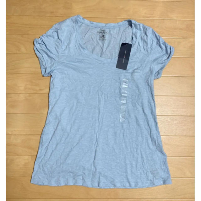 TOMMY HILFIGER(トミーヒルフィガー)のtommy hilfiger 薄ブルー　Tシャツ　キッズスカートセット レディースのトップス(Tシャツ(半袖/袖なし))の商品写真