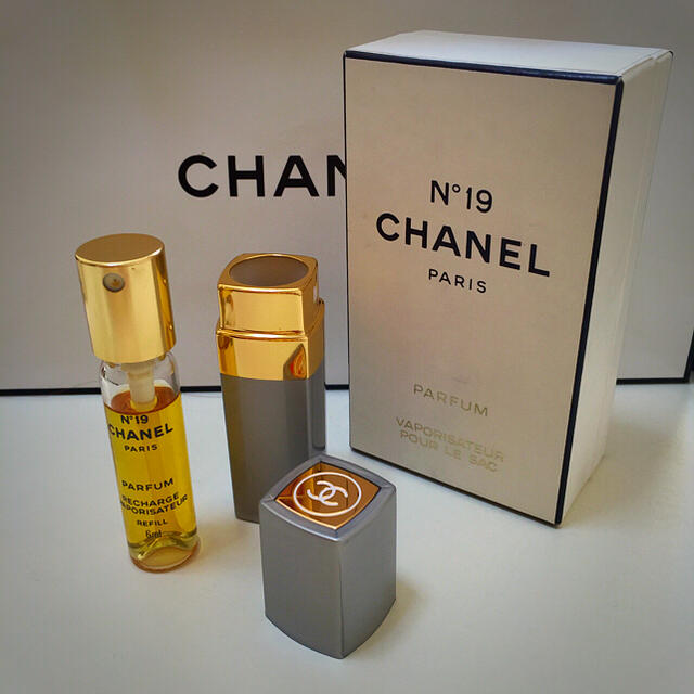 CHANEL - シャネル♡N°19パルファム♡ミニボトルの通販 by ♡あかまる♡'s shop｜シャネルならラクマ