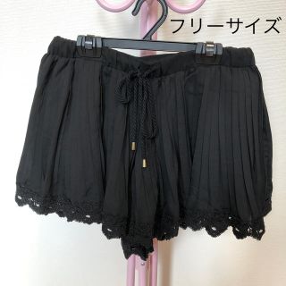 ティティアンドコー(titty&co)のtitty&co プリーツ　キュロット　ショートパンツ　黒(キュロット)