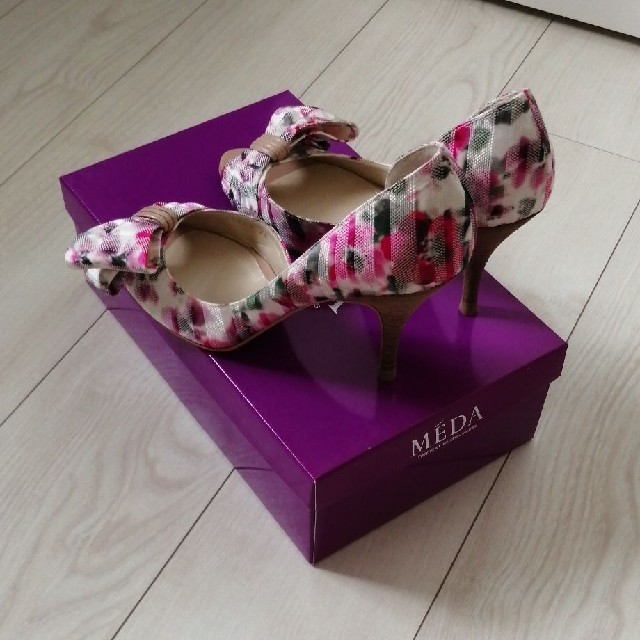 MEDA(メダ)の新品未使用 MEDA パンプス レディースの靴/シューズ(ハイヒール/パンプス)の商品写真