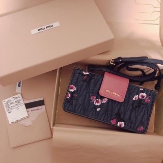 ミュウミュウ(miumiu)のmiumiu♡日本限定　美品　ポシェット(ショルダーバッグ)