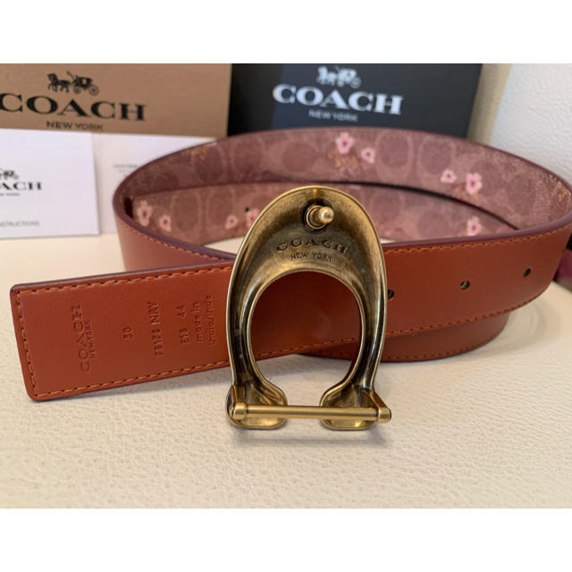 COACH(コーチ)の34,560円新品COACH フローラルプリントシグネチャーリバーシブルベルト レディースのファッション小物(ベルト)の商品写真