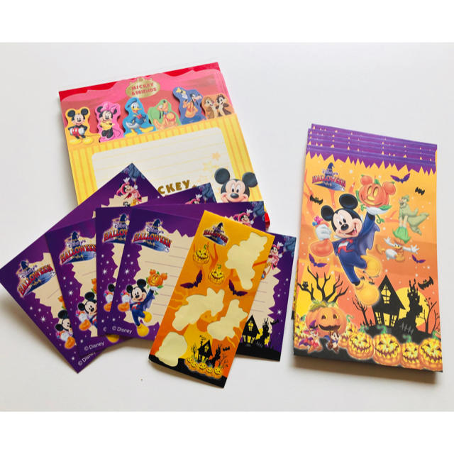 Disney(ディズニー)のミッキーハロウィンレターセットとミッキーキャラクターメモ帳　used インテリア/住まい/日用品の文房具(ノート/メモ帳/ふせん)の商品写真