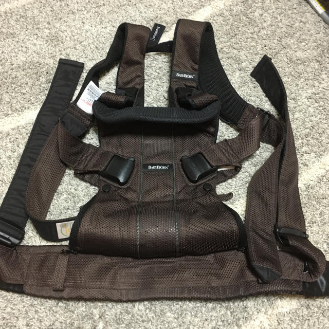 BABYBJORN(ベビービョルン)のベビービョルン　ベビーキャリアone メッシュブラウン　キャリアワン キッズ/ベビー/マタニティの外出/移動用品(抱っこひも/おんぶひも)の商品写真