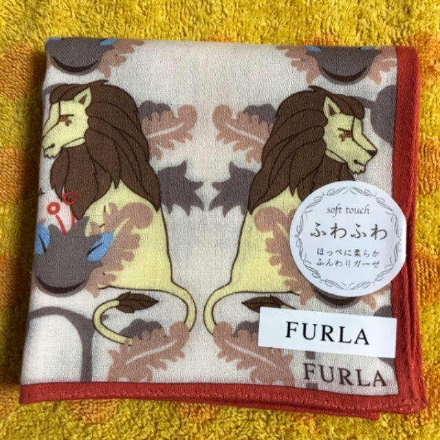 Furla(フルラ)のフルラ ハンカチライオンお花柄p   レディースのファッション小物(ハンカチ)の商品写真