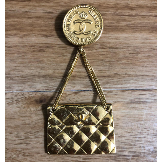 CHANEL(シャネル)の正規品 シャネル ブローチ マトラッセ バッグ ココマーク 金コイン ゴールド レディースのアクセサリー(ブローチ/コサージュ)の商品写真