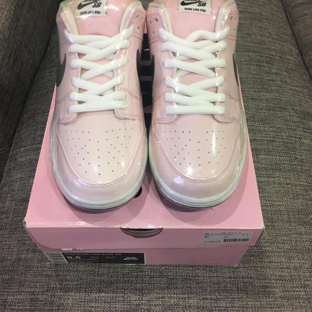 靴/シューズNike SB Dunk Low “Pink Box”