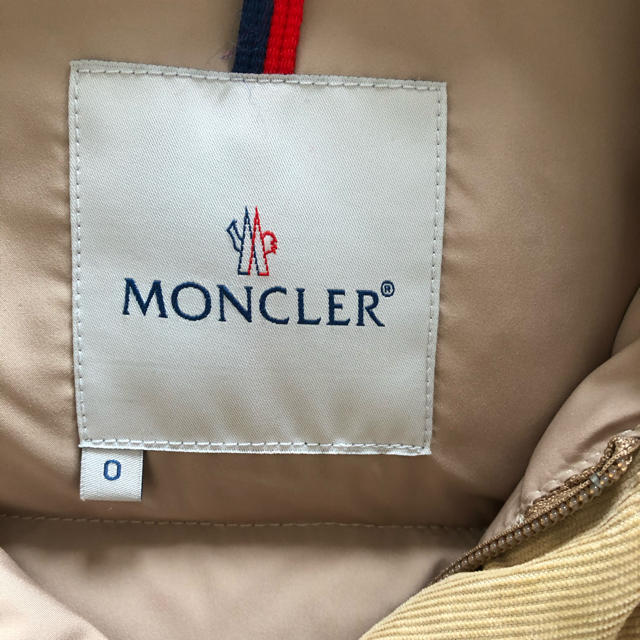 MONCLER(モンクレール)のモンクレール  メンズダウン　ベージュ メンズのジャケット/アウター(ダウンジャケット)の商品写真