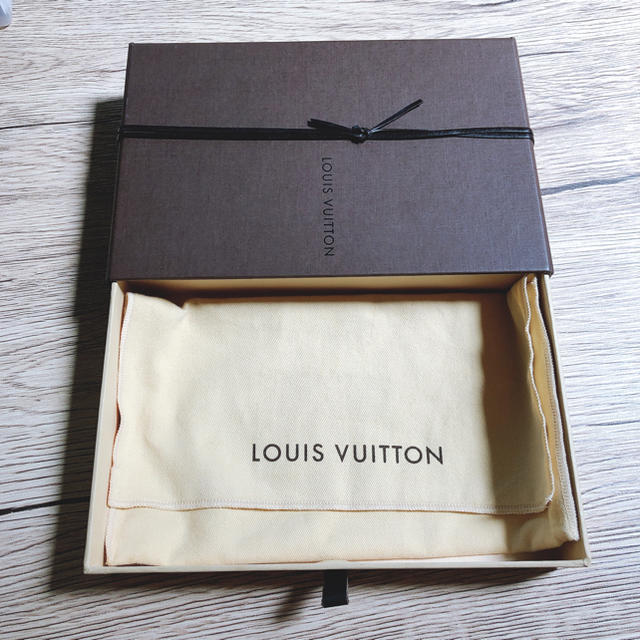 LOUIS VUITTON(ルイヴィトン)のヴィトン  空箱 レディースのバッグ(ショップ袋)の商品写真