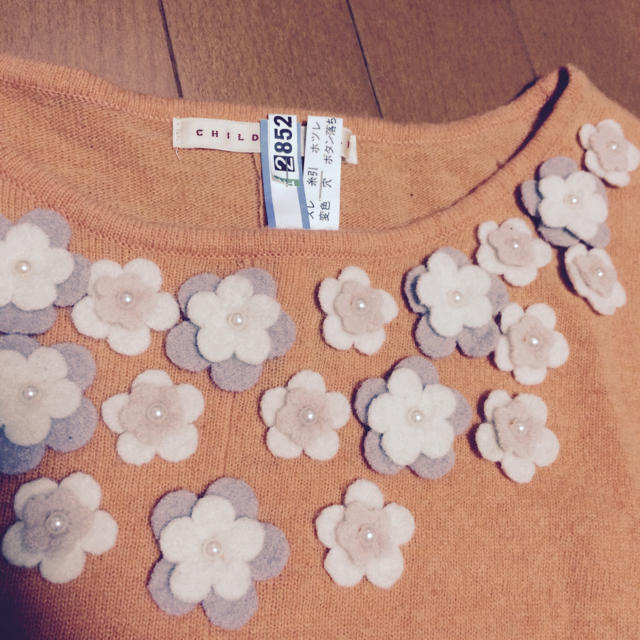 CHILD WOMAN(チャイルドウーマン)の立体お花付きニット#クリーニング済 レディースのトップス(ニット/セーター)の商品写真
