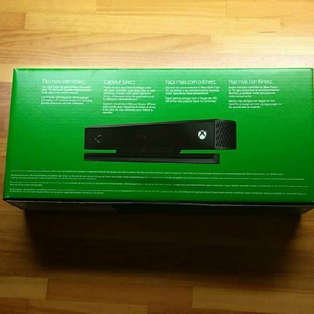 Xbox(エックスボックス)のXBOX ONE Kinect Sensor 【並行輸入品・新品（未開封）】 エンタメ/ホビーのゲームソフト/ゲーム機本体(家庭用ゲーム機本体)の商品写真