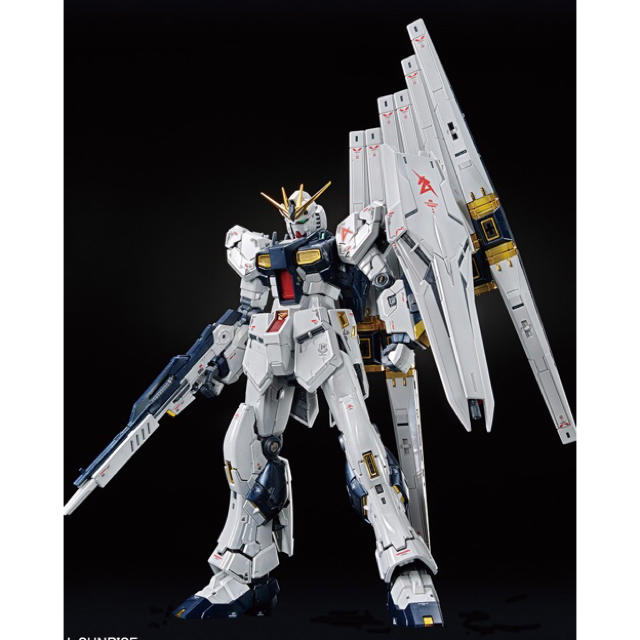 BANDAI(バンダイ)のRG 1/144 ガンダムベース限定 νガンダム　チタニウムフィニッシュ　新品 エンタメ/ホビーのおもちゃ/ぬいぐるみ(模型/プラモデル)の商品写真