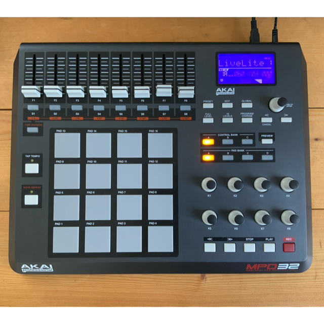 AKAI MPD32 超美品 楽器のDTM/DAW(MIDIコントローラー)の商品写真