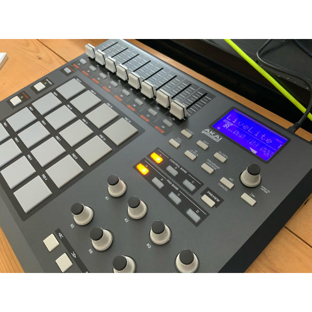 AKAI MPD32 超美品 楽器のDTM/DAW(MIDIコントローラー)の商品写真