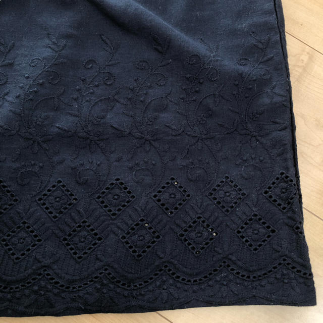 SM2(サマンサモスモス)のみーちゃん様用 新品タグ付き ネイビー刺繍パンツ レディースのパンツ(カジュアルパンツ)の商品写真