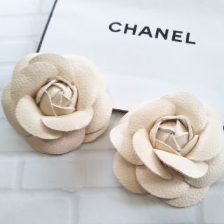 シャネル(CHANEL)のカメリア　ベージュ　2個セット(各種パーツ)