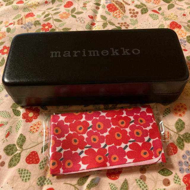 marimekko(マリメッコ)のマリメッコ　眼鏡ケース　眼鏡拭き レディースのファッション小物(サングラス/メガネ)の商品写真