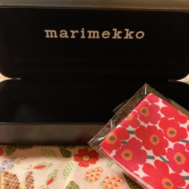 marimekko(マリメッコ)のマリメッコ　眼鏡ケース　眼鏡拭き レディースのファッション小物(サングラス/メガネ)の商品写真