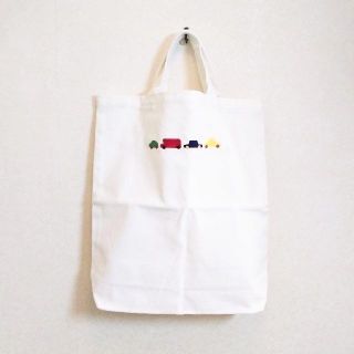 ミキハウス(mikihouse)の新品 手提げバッグ✨ハンドバッグ トートバッグ 丈夫な帆布 車刺繍(ハンドバッグ)