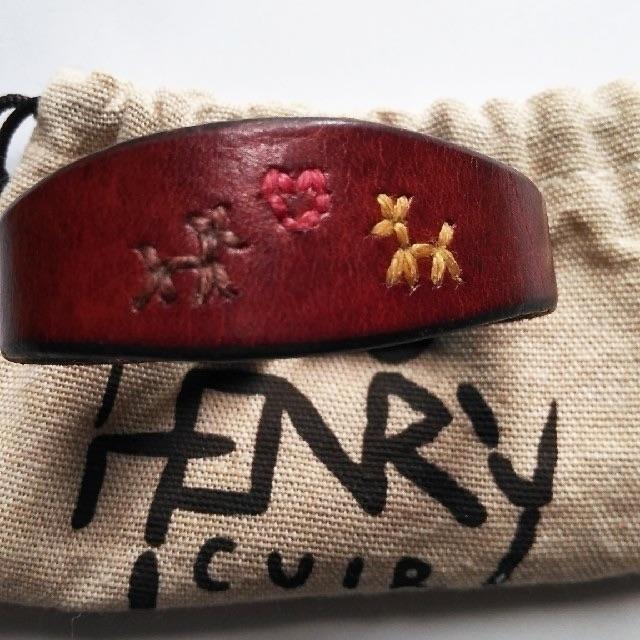 45rpm(フォーティーファイブアールピーエム)のアンリークイール✨HENRY CUIR バングル レザー ブレスレット 刺繍 レディースのアクセサリー(ブレスレット/バングル)の商品写真