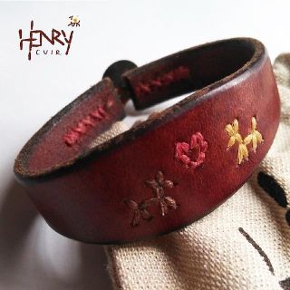 フォーティーファイブアールピーエム(45rpm)のアンリークイール✨HENRY CUIR バングル レザー ブレスレット 刺繍(ブレスレット/バングル)