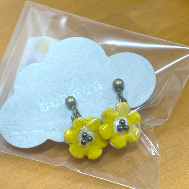 【bonbon】アネモネ イヤリング 【日本製】 レディースのアクセサリー(イヤリング)の商品写真