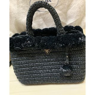 プラダ(PRADA)のプラダ　カゴバック　黒　ショルダーストラップ有り(かごバッグ/ストローバッグ)