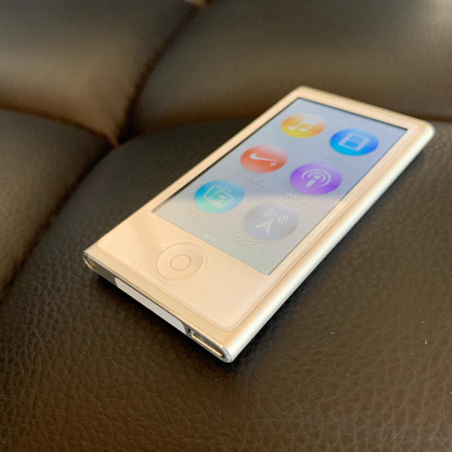 Apple(アップル)のポム様専用《美品》iPod nano 第7世代　16GB スマホ/家電/カメラのオーディオ機器(ポータブルプレーヤー)の商品写真