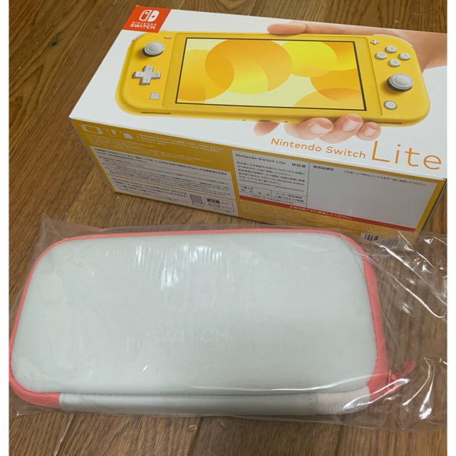 Nintendo Switch Liteイエロー＋キャリングケース(コーラル)