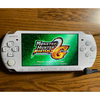 プレイステーションポータブル(PlayStation Portable)のpsp 3000 本体　ホワイト(携帯用ゲーム機本体)