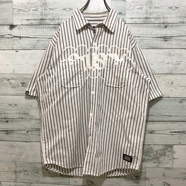 STUSSY(ステューシー)の【人気】ステューシー☆ビッグロゴ ストライプ ワンポイントロゴ 半袖シャツ メンズのトップス(シャツ)の商品写真