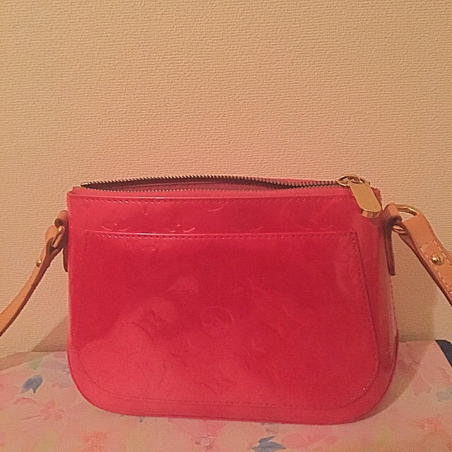 ルイヴィトン ヴェルニポシェット💓 高級感 7840円引き kinetiquettes.com