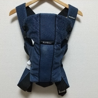 ベビービョルン(BABYBJORN)の美品☆ ベビービョルンベビーキャリア ダークブルー メッシュ  (抱っこひも/おんぶひも)