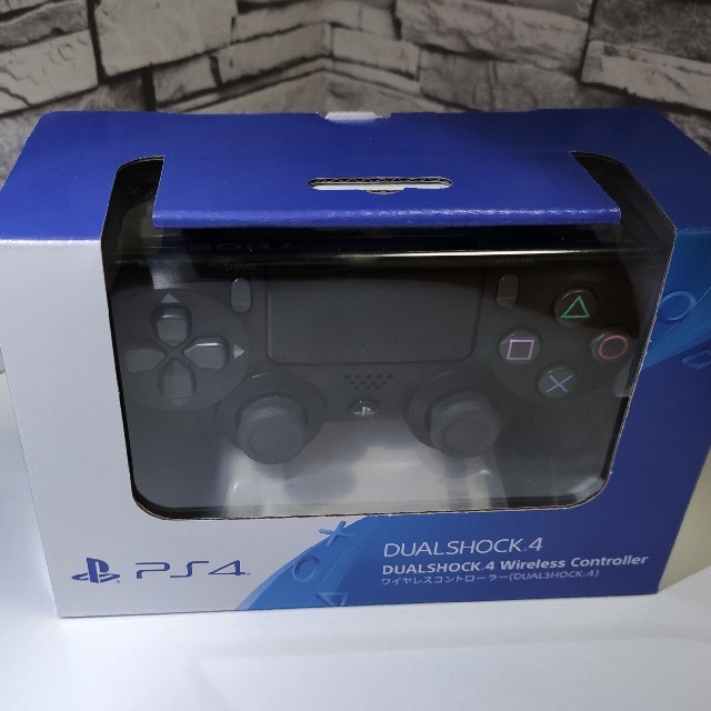 PlayStation4(プレイステーション4)のPS4 ワイヤレスコントローラー デュアルショック4  黒 エンタメ/ホビーのゲームソフト/ゲーム機本体(家庭用ゲーム機本体)の商品写真