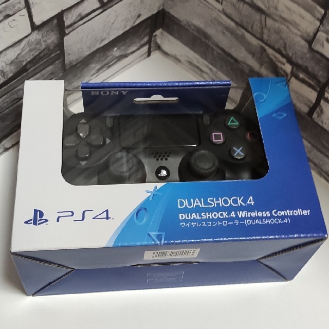 PlayStation4(プレイステーション4)のPS4 ワイヤレスコントローラー デュアルショック4  黒 エンタメ/ホビーのゲームソフト/ゲーム機本体(家庭用ゲーム機本体)の商品写真