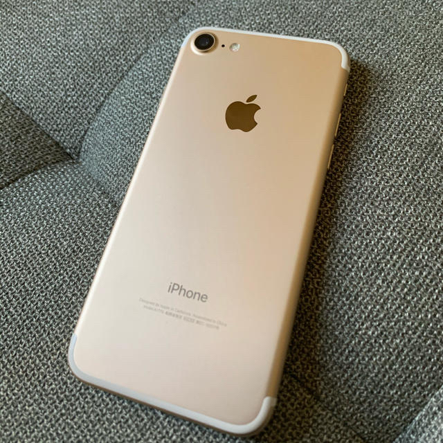 Apple(アップル)の【美品/2点オマケ付き】iPhone7 32GB  SIMフリー スマホ/家電/カメラのスマートフォン/携帯電話(スマートフォン本体)の商品写真