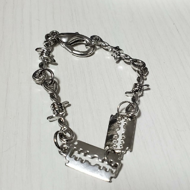 Barbed wire & razor bracelet | フリマアプリ ラクマ