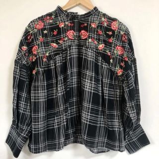 ザラ(ZARA)の新品⭐️前後のお花刺繍が可愛い(๑˃̵ᴗ˂̵)✨‼️❤️ZARA❤️ブラウス(シャツ/ブラウス(長袖/七分))